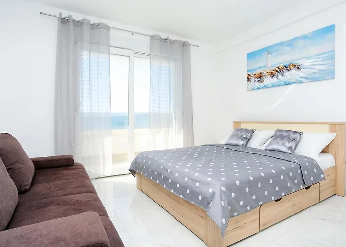 Family Friendly Apartments With A Swimming Pool Zivogosce - Porat, Makarska - 18150