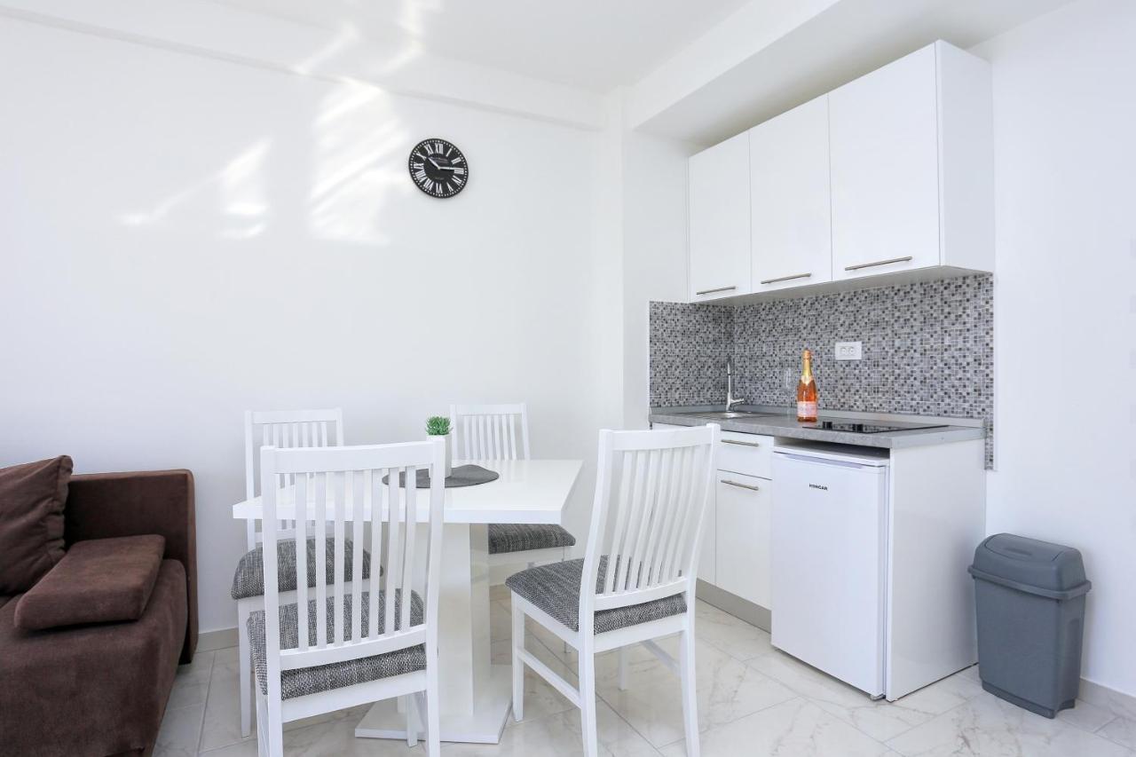 Family Friendly With A Swimming Pool - Porat, Makarska - 18150