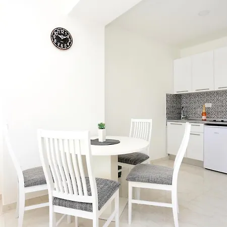 Family Friendly Apartments With A Swimming Pool Zivogosce - Porat, Makarska - 18150 Exterior photo