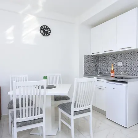 Family Friendly Apartments With A Swimming Pool Zivogosce - Porat, Makarska - 18150 Exterior photo