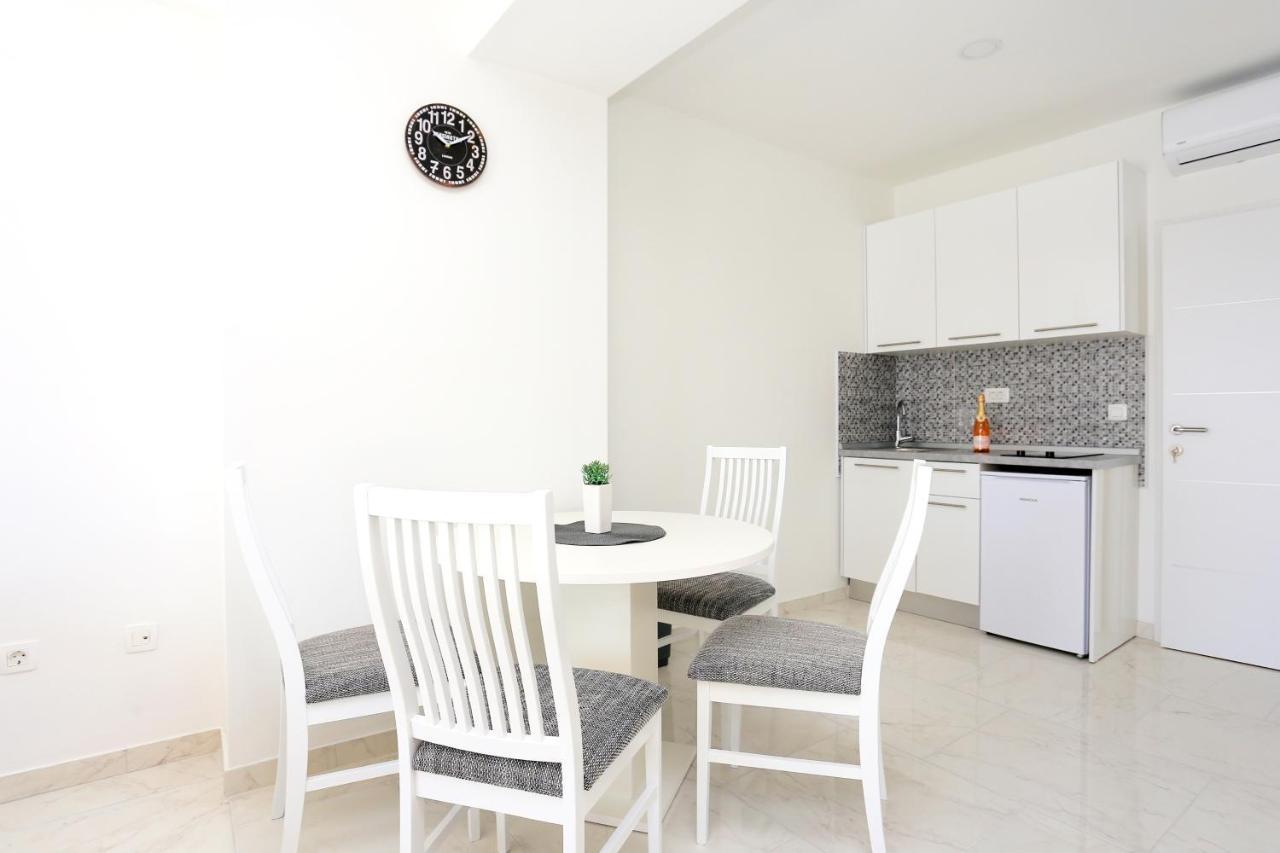 Family Friendly With A Swimming Pool - Porat, Makarska - 18150 Apartment *