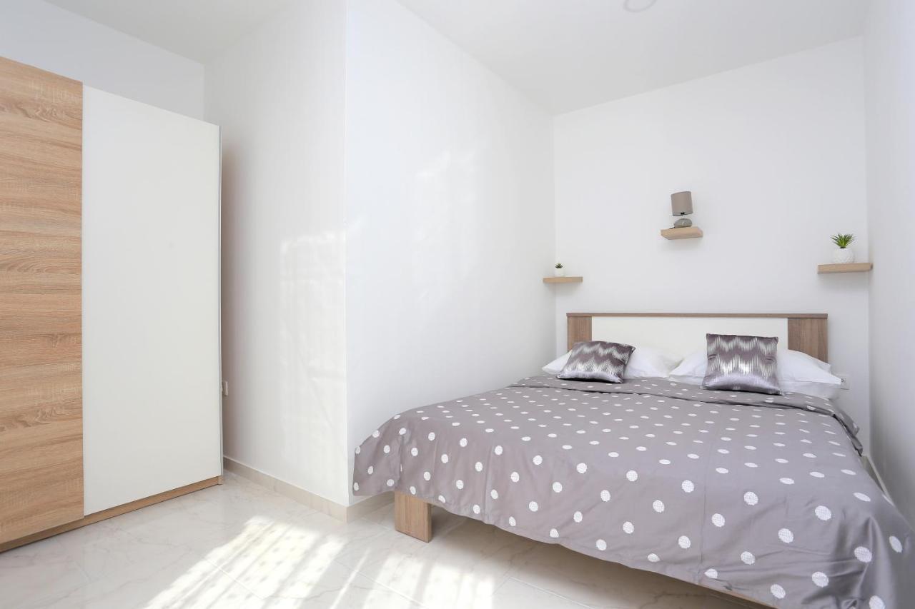 Family Friendly With A Swimming Pool - Porat, Makarska - 18150 Apartment