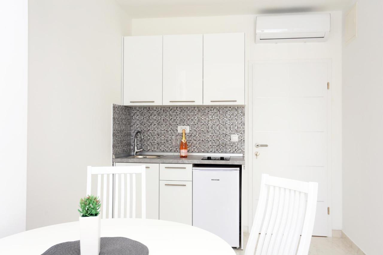 Family Friendly With A Swimming Pool - Porat, Makarska - 18150 Apartment Zivogosce