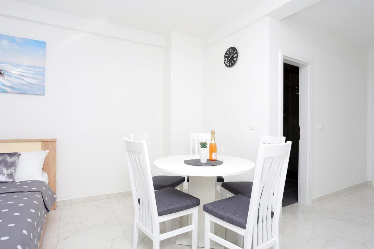 Apartment Family Friendly With A Swimming Pool - Porat, Makarska - 18150 *